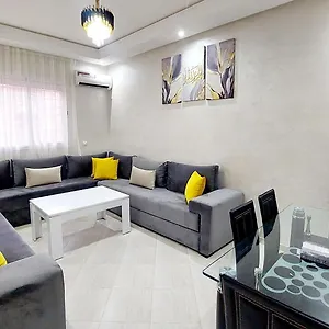 Modern Family Near Airport Apartment